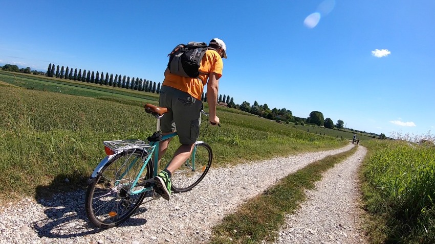 biciclettata lungo gli argini del basso Mincio
